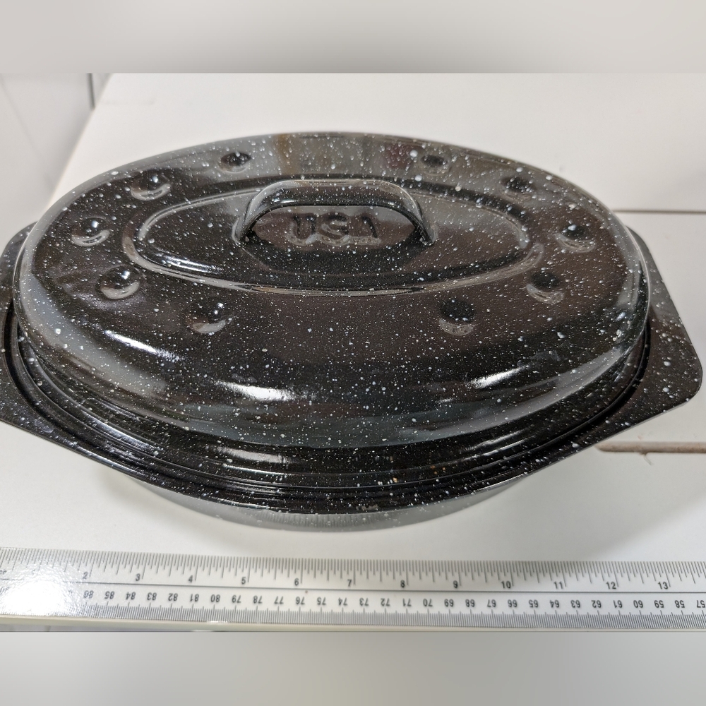USA Black Speckled Enamel Oval Roasting pan with lid, Metal Camping Cooking